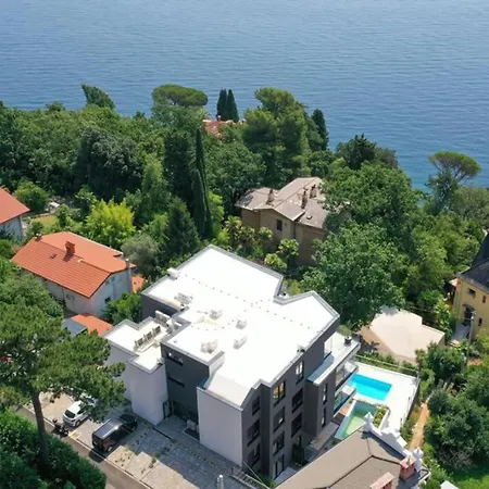 Marena - Trees To Seas Luxury Escape