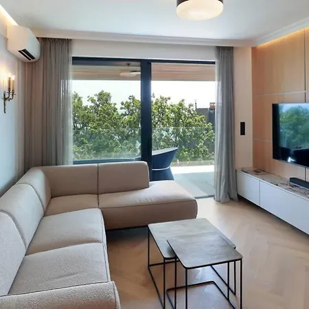 Апартаменты Marena - Trees To Seas Luxury Escape