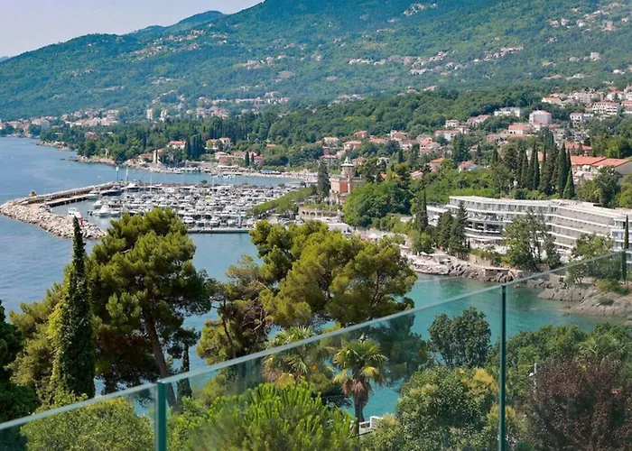 Marena - Trees To Seas Luxury Escape Apartment *