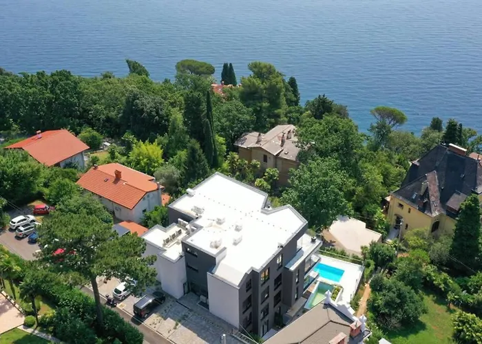 Marena - Trees To Seas Luxury Escape